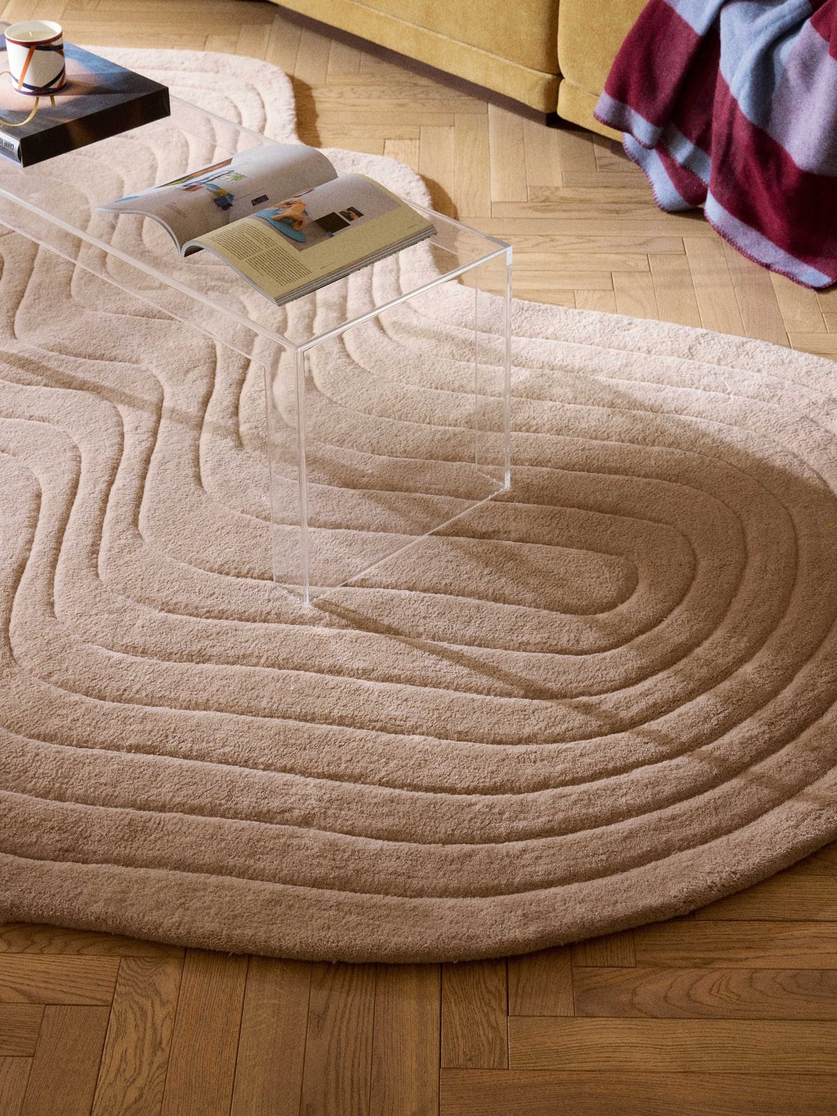 Aliza Organic-Shaped Hand-Tufted Wool Rug