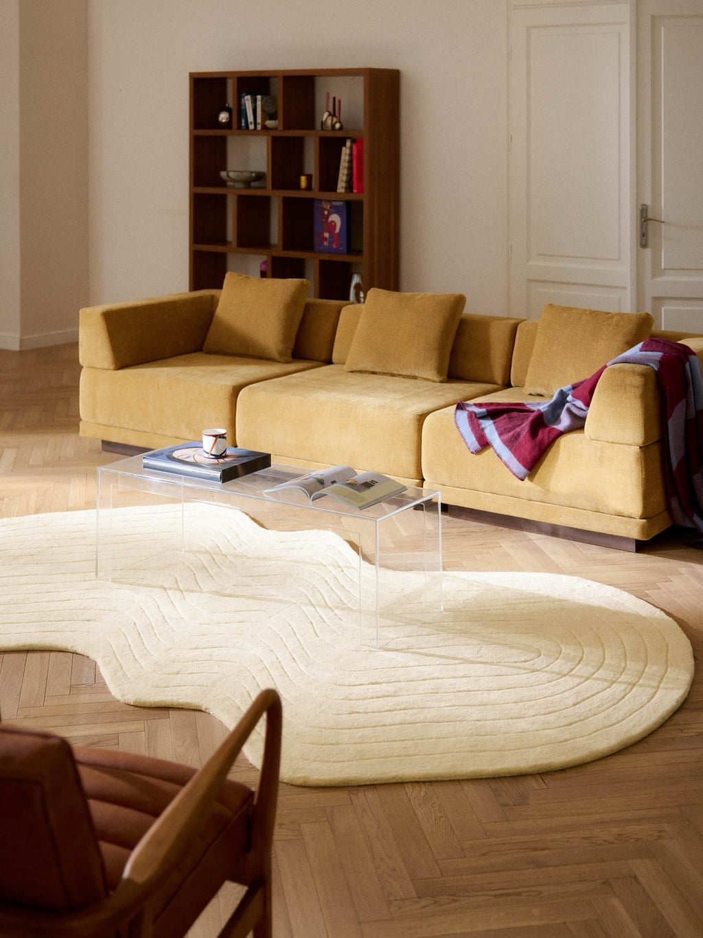 Aliza Organic-Shaped Hand-Tufted Wool Rug