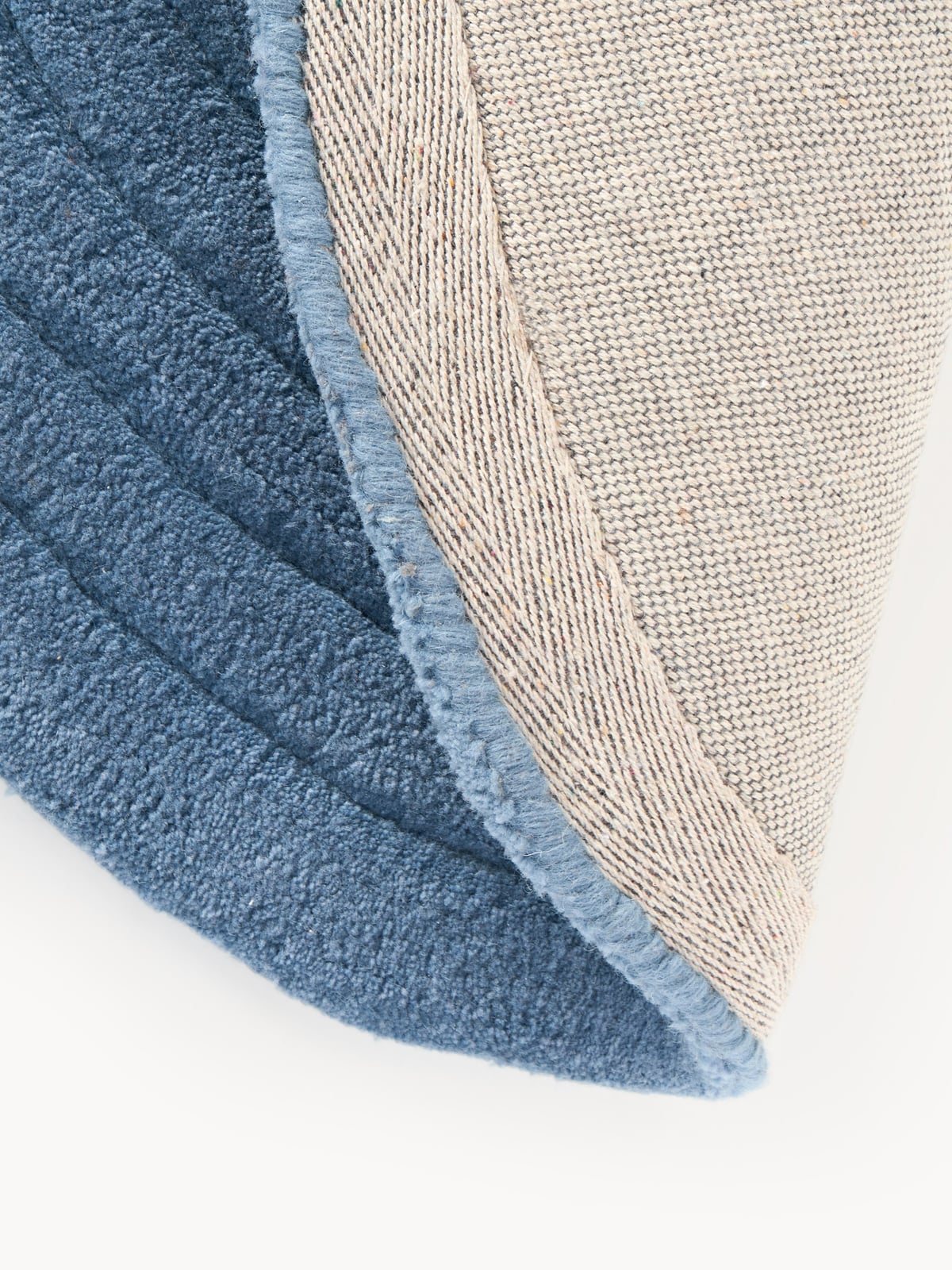 Aliza Organic-Shaped Hand-Tufted Wool Rug