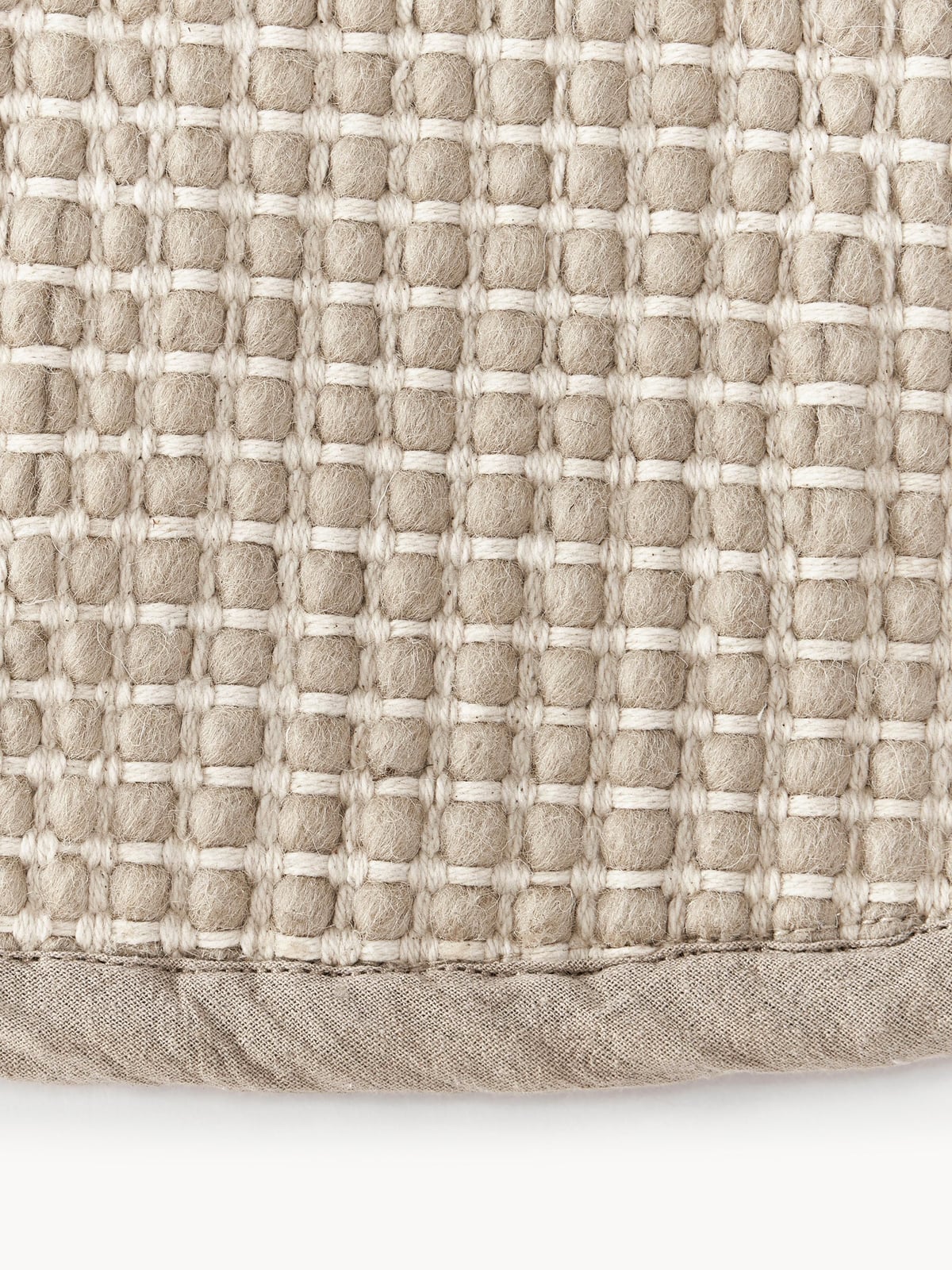 Amaro Round Hand-Woven Wool Rug