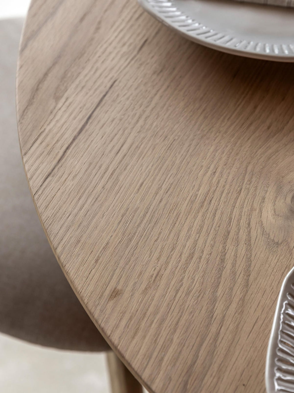 Hatfield Round Oak Wood Dining Table, Ø 110 cm