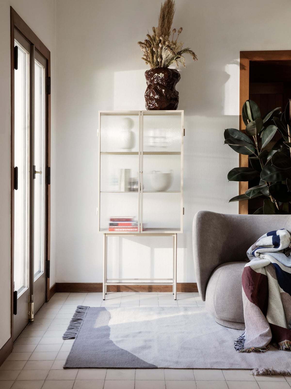 Haze Display Cabinet with Glass Doors
