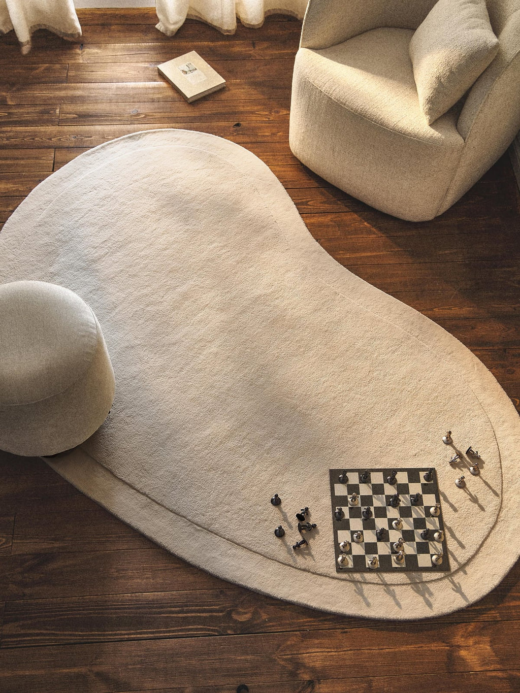 Kadey Organic-Shaped Hand-Tufted Wool Rug
