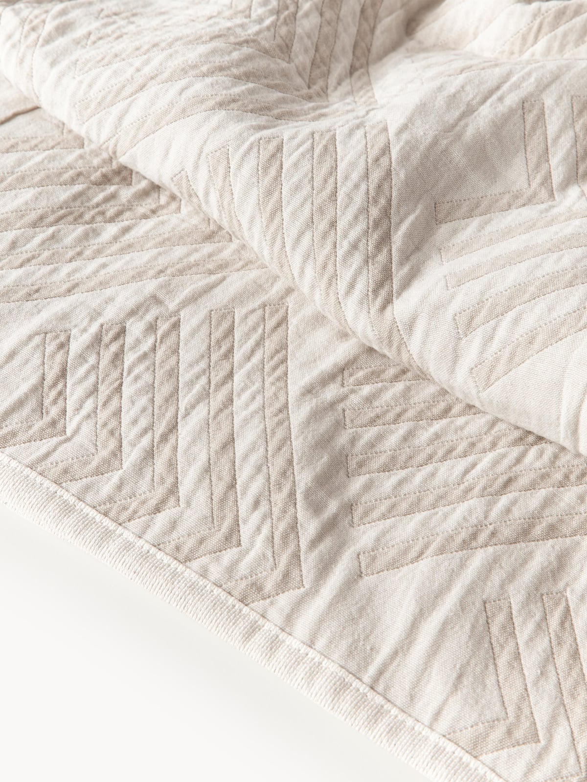Milano Jacquard Bedspread with Graphic Pattern