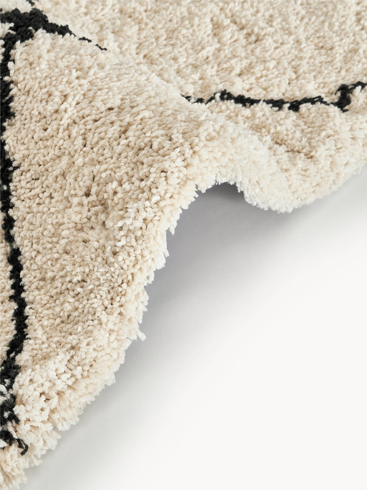 Naima Hand-Tufted Fluffy High-Pile Rug