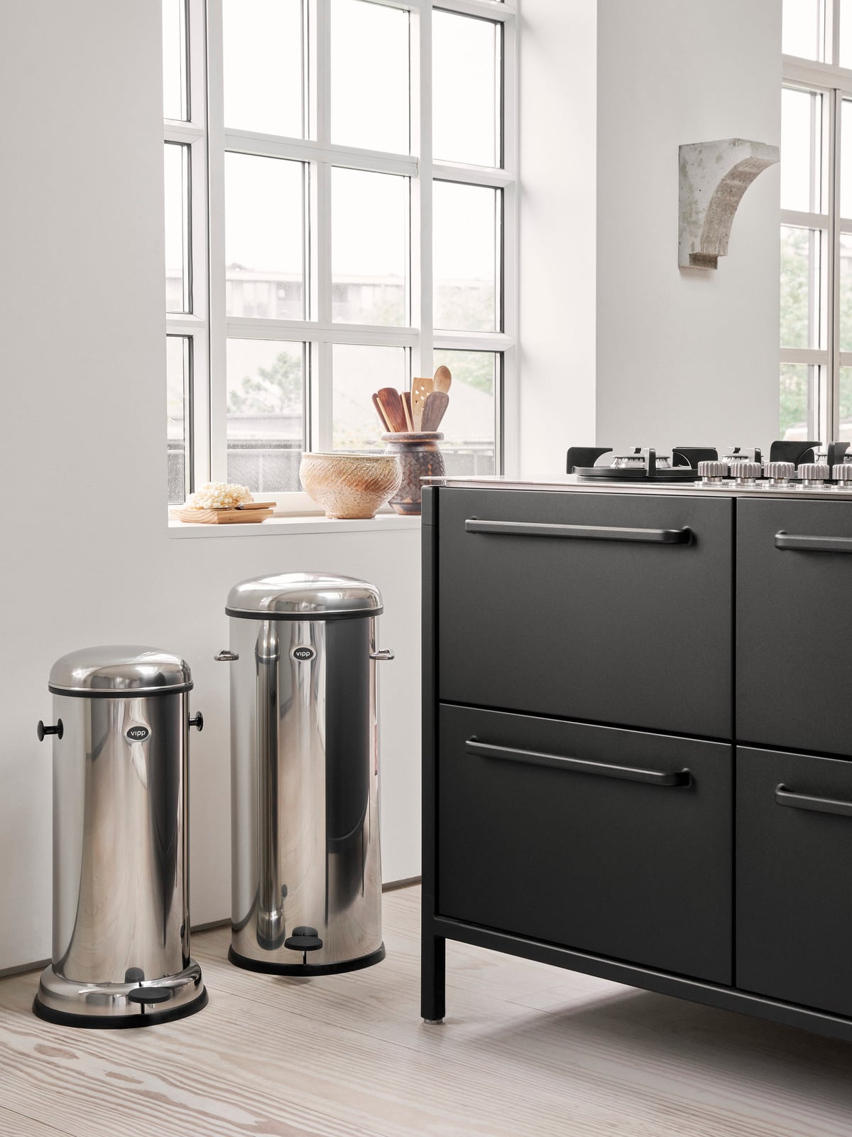 Vipp16 Waste Bin with Pedal Function